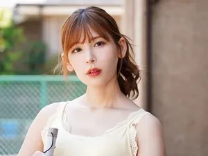 Cô dâu chú rễ tranh thủ trước giờ làm lễ