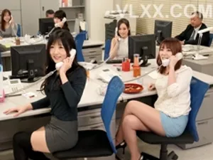 Anh trai bất lực trước cô em ghệ cùng cha khác má khiêu khích